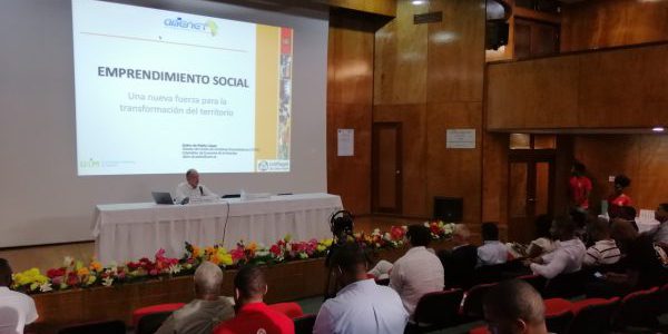 Conference-Isidro-de-Pablo-Universidade-Jean-Piaget-Cape-Verde